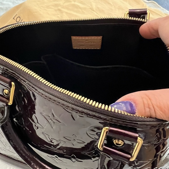 LOUIS VUITTON Vernis Alma PM Amarante Handbag - Picture 4 of 10